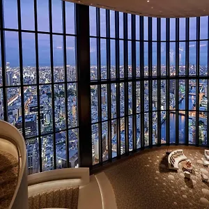 Conrad 5*, Ōsaka Japon